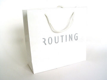 कस्टम रीसाइक्लिंग व्हाइट पेपर शॉपिंग बैग हैंडल के साथ